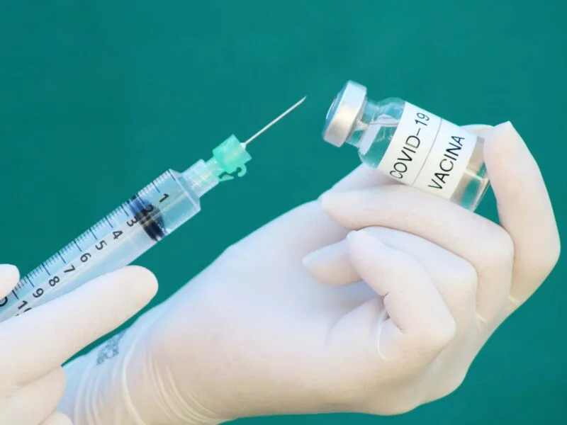Imagem ilustrativa da imagem UFMG seleciona voluntários para teste de nova vacina contra a covid-19