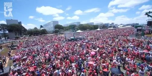 Imagem ilustrativa da imagem Multidão toma conta da Esplanada em domingo ensolarado na capital
