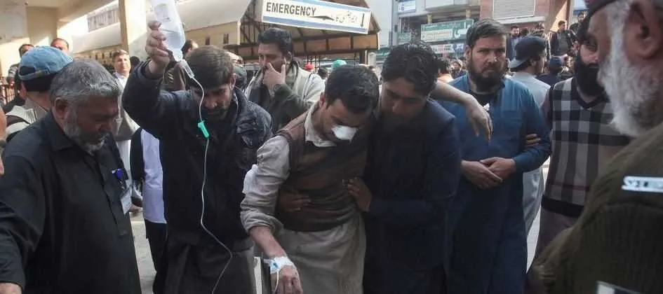 Imagem ilustrativa da imagem Paquistão: homem-bomba explode mesquita e deixa 34 mortos