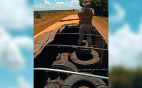 Imagem ilustrativa da imagem Motorista é preso por transportar pneus ilegais avaliado em R$ 130 mil