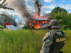 Imagem ilustrativa da imagem Ibama iniciam retomada do território Yanomami e destroem aeronaves