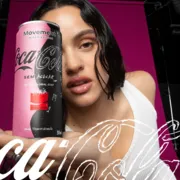 Imagem ilustrativa da imagem Transformação inspira Coca-Cola e Rosalía em nova criação de Coca-Cola