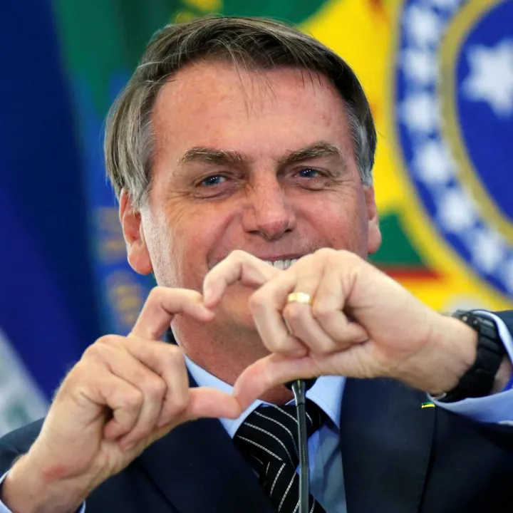 Imagem ilustrativa da imagem CGU apura fraude em cartão de vacina de Bolsonaro