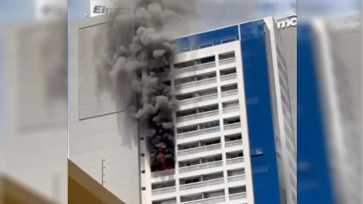 Imagem ilustrativa da imagem Incêndio em prédio comercial de Aparecida de Goiânia deixa um ferido