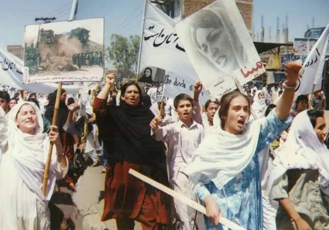 Afeganistão é o país 'mais repressivo' do mundo para mulheres, diz missão da ONU.