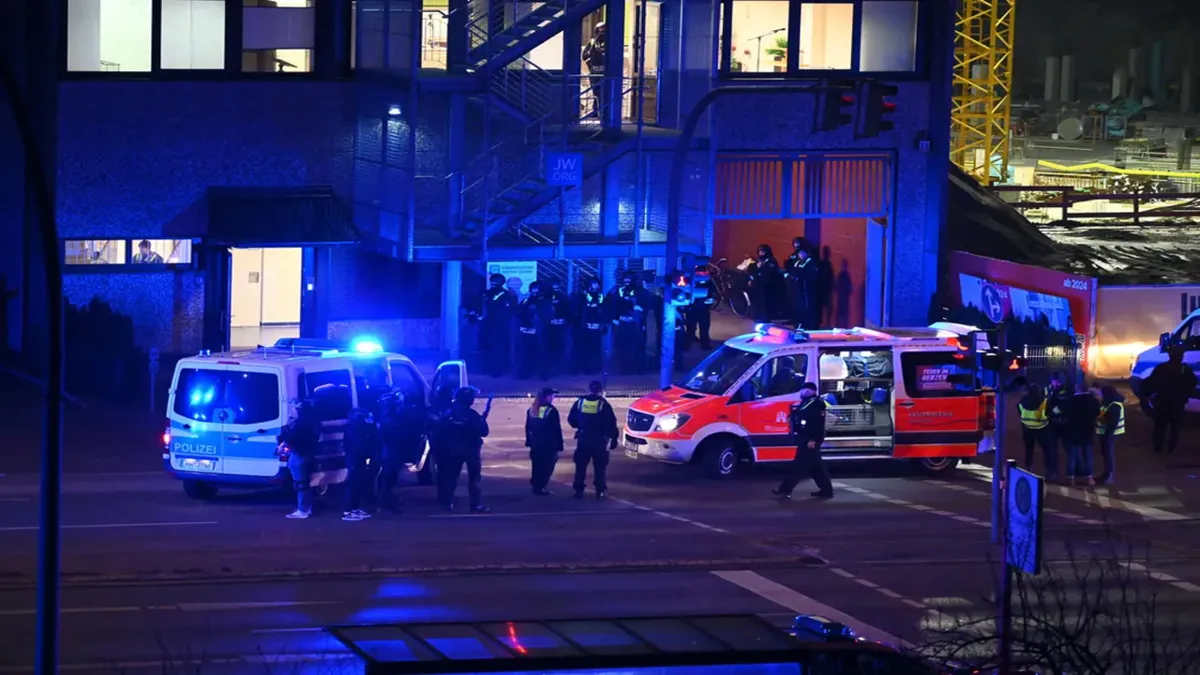 Segundo informações da polícia, o atirador responsável pelo atentado está morto. Foto/reprodução: Jonas Walzberg/AFP