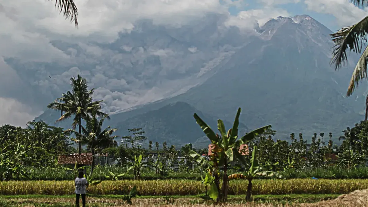 O Merapi tem 2.963 metros e é um dos vulcões mais ativos da Indonésia. Foto/reprodução: Reuters.
