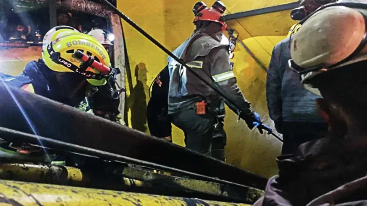 Equipes de resgate conseguiram resgatar 9 pessoas com vida. Foto/reprodução: AFP