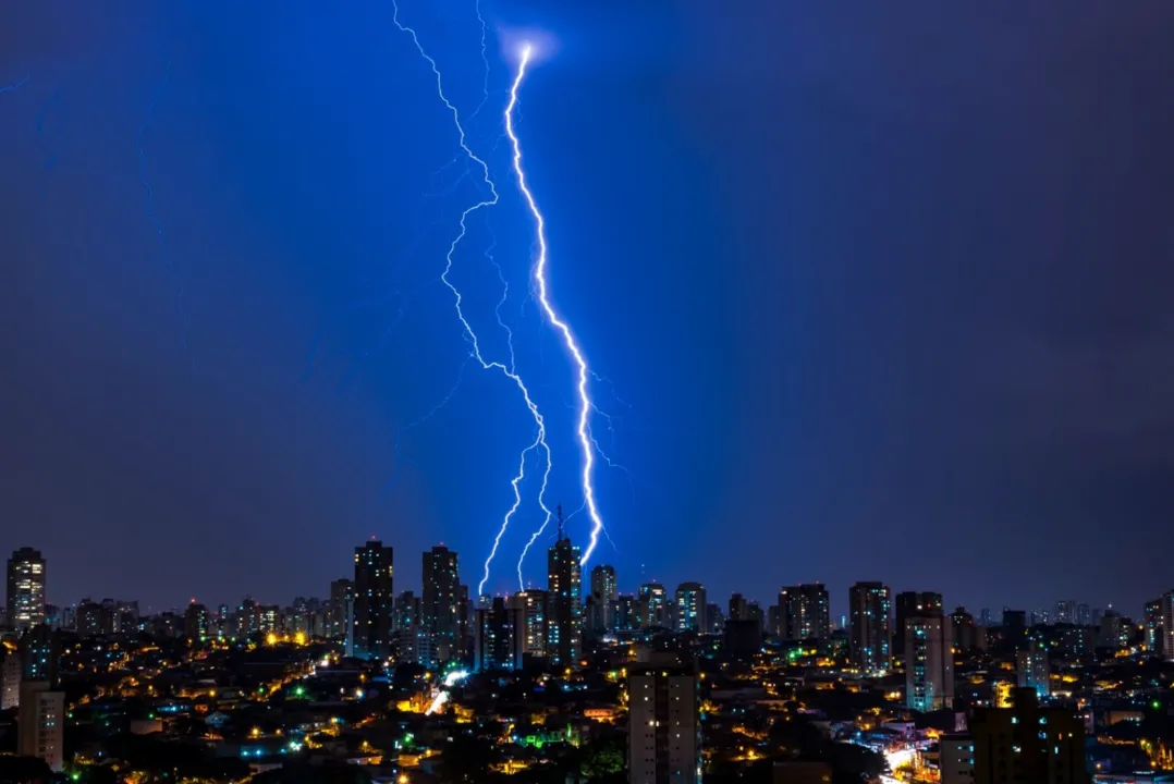 Descargas elétricas em Goiás triplicam em janeiro em comparação ao ano anterior.