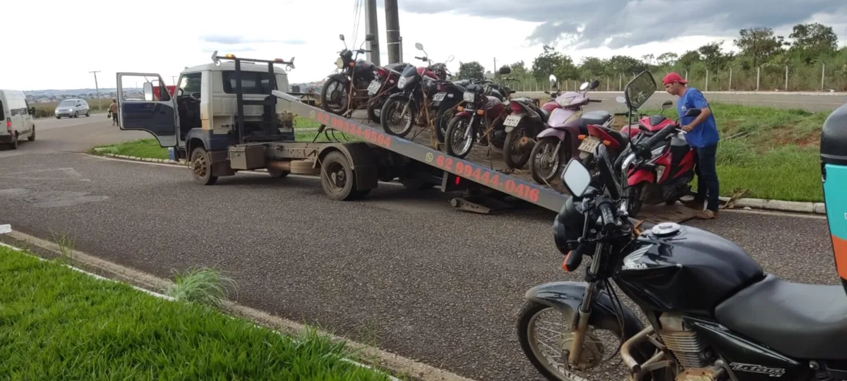 Operação da PRF desmantela evento ilegal de motociclistas em Goiás.