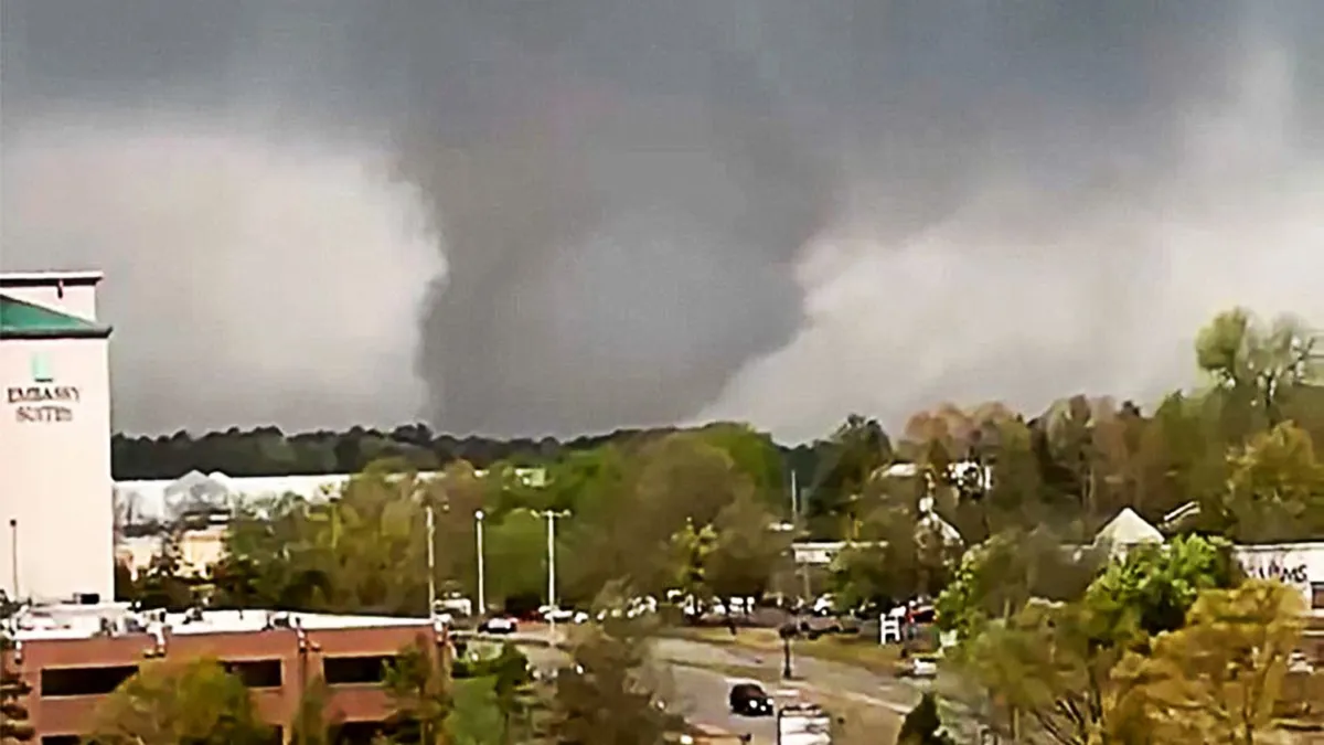 Momento em que o tornado se aproxima da cidade de Little Rock, nos Estados Unidos. Foto/reprodução: ABC News