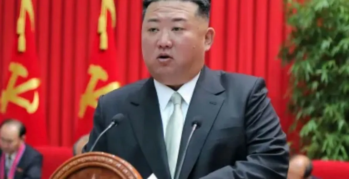 O líder norte-coreano, Kim Jong Un, intensificou os testes de mísseis este ano.