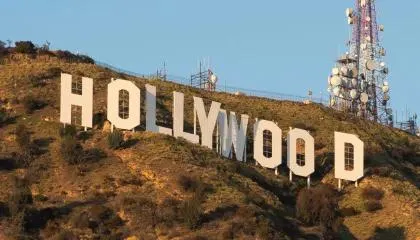 Roteiristas de Hollywood entram em greve nesta terça feira dia (02).