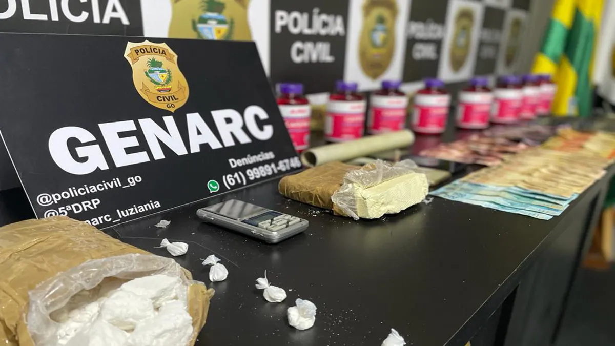 Foram apreendidas drogas prontas para a venda, como granel e cocaína. Foto/reprodução: Polícia Civil
