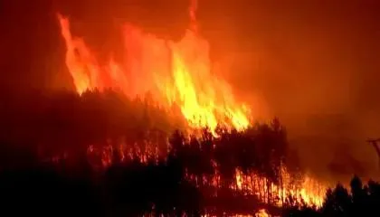 Vista de incêndio florestal em Pinofranqueado, na Espanha..