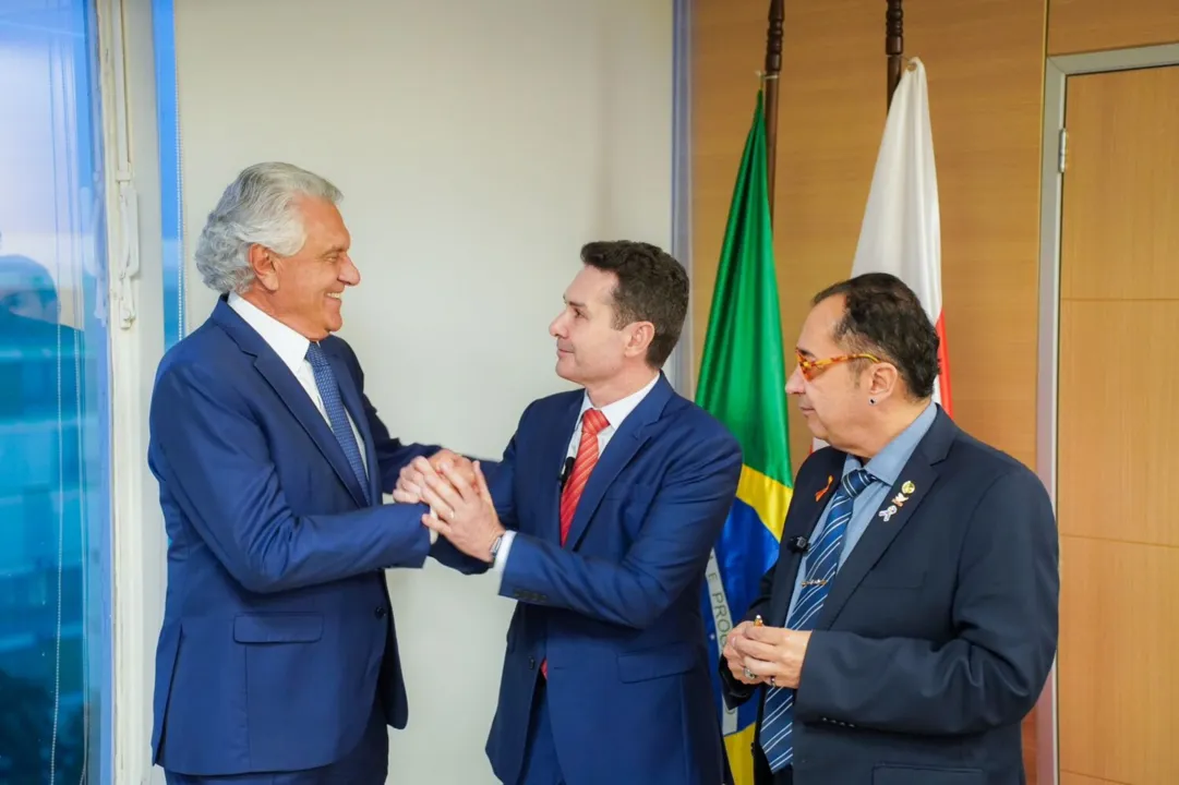 Governador Ronaldo Caiado se reúne com ministros Renan Filho (Transportes) e Jader Filho (Cidades), em Brasília, e comemora investimentos no estado