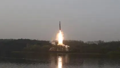 Coreia do Norte lançou míssil balístico nesta quinta-feira (15).