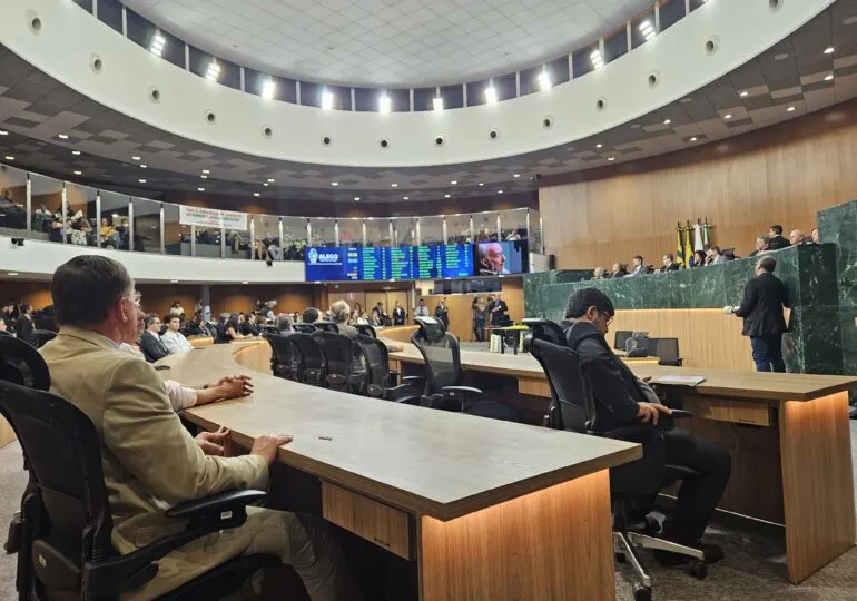 Imagem ilustrativa da imagem Assembleia Legislativa de Goiás entrega comenda Washington Novaes
