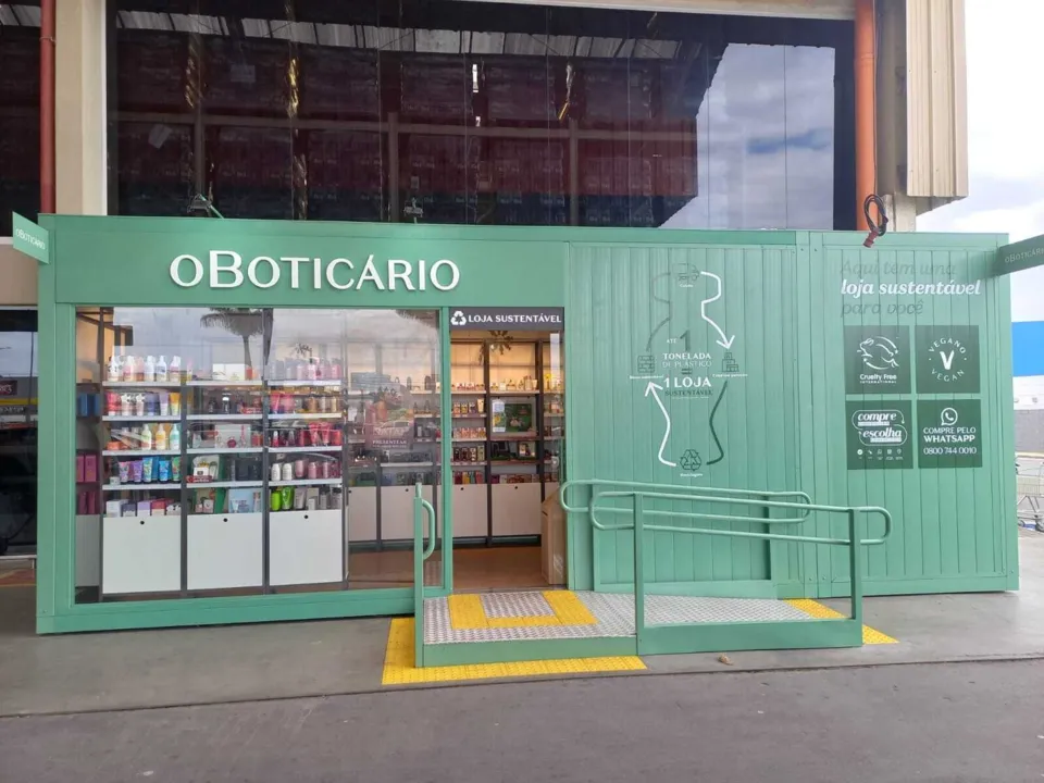 Imagem ilustrativa da imagem O Boticário transforma uma tonelada de plástico na primeira loja sustentável da marca em Goiás