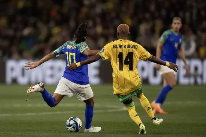 Imagem ilustrativa da imagem Brasil fica no empate e é eliminado da Copa do Mundo