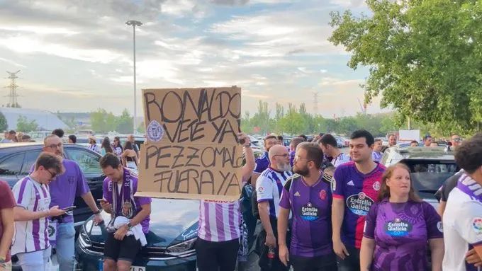 Imagem ilustrativa da imagem Ronaldo é chamado de 'mentiroso' por torcedores do Valladolid em protesto