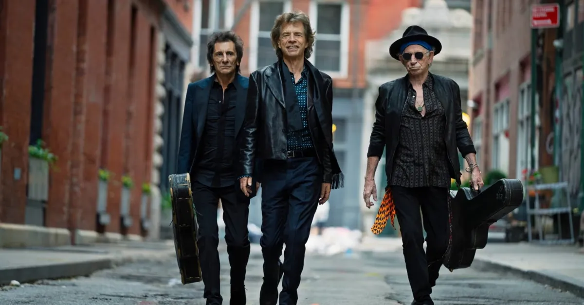 Música nasceu com Jagger (ao centro) aproveitando uma tarde ensolarada em Londres - Foto: Mark Selinger/ Divulgação