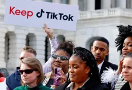 Imagem ilustrativa da imagem Classe política dos EUA é alvo de protesto de jovens criadores de conteúdo do TikTok