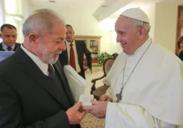 Imagem ilustrativa da imagem Lula foi condenado sem provas e Dilma Rousseff 'tem mãos limpas', diz papa Francisco