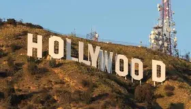 Imagem ilustrativa da imagem Roteiristas de Hollywood iniciam greve nesta terça-feira, interrompendo a produção de filmes e séries de TV