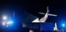 Imagem ilustrativa da imagem Na Polônia, avião de pequeno porte cai sobre hangar e deixa 5 mortos e 8 feridos
