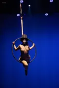 Imagem ilustrativa da imagem Espetáculo solidário: circo em ação por casal circense acidentado