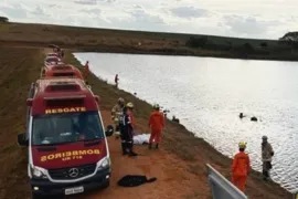 Imagem ilustrativa da imagem Tragédia no DF: Três irmãos morrem após carro cair em lagoa