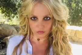 Imagem ilustrativa da imagem Britney Spears teve relacionamento com ex-funcionário após divórcio, diz tabloide