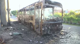 Imagem ilustrativa da imagem Ônibus do transporte público é incendiado por grupo armado