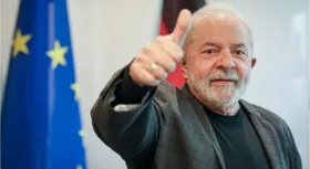 Imagem ilustrativa da imagem Lula já sobe escadas e poderá ter alta neste domingo