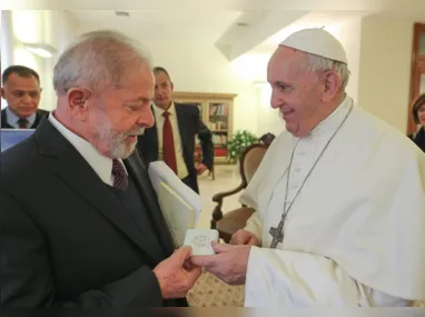 Imagem ilustrativa da imagem Lula foi condenado sem provas e Dilma Rousseff 'tem mãos limpas', diz papa Francisco