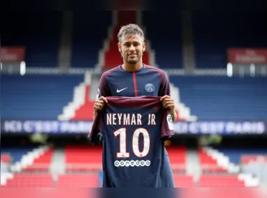 Imagem ilustrativa da imagem Al-Hilal está disposto a oferecer R$ 430 milhões anuais para contratar Neymar, diz jornal