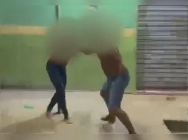 Imagem ilustrativa da imagem Homem é filmado agredindo mulher no meio da rua