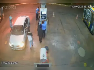 Imagem ilustrativa da imagem Vídeo; Homens armados assaltam posto de gasolina