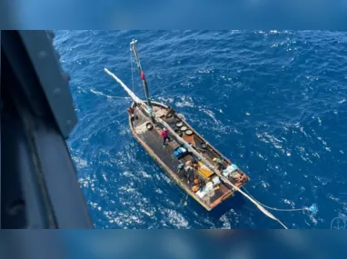 Imagem ilustrativa da imagem Pescadores são resgatados após 6 dias à deriva no mar