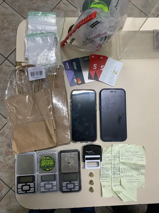 Polícia encontrou diversos itens na casa do suspeito – Foto: Divulgação/GREF