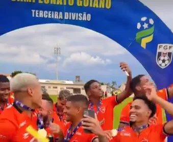 Elenco da Abecat comemora a conquista da ‘Terceira Divisão/2023’ – Imagem: Divulgação/Abecat