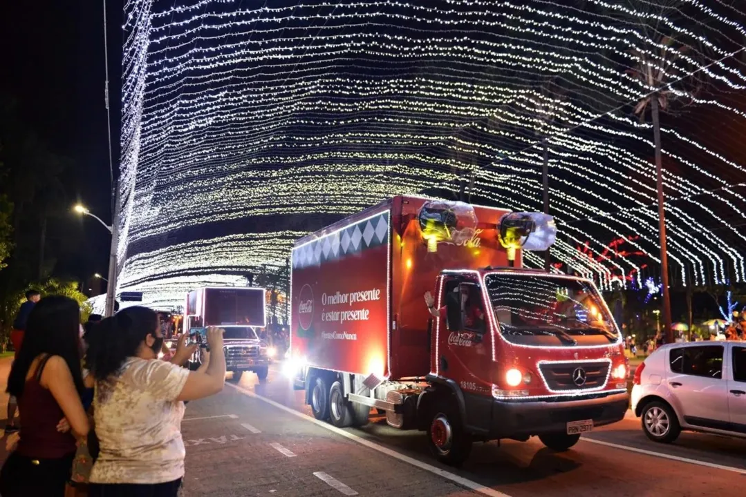 Imagem ilustrativa da imagem Caravana de Natal da Coca-Cola leva magia e encantamento para 12 cidades de Goiás