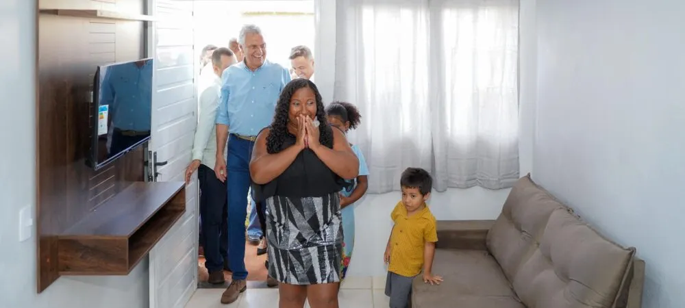 Foto: Júnior Guimarães. Umas das contempladas foi Luzineide Cruz Lima, diarista e mãe de quatro filhos: “vai mudar a minha vida”
