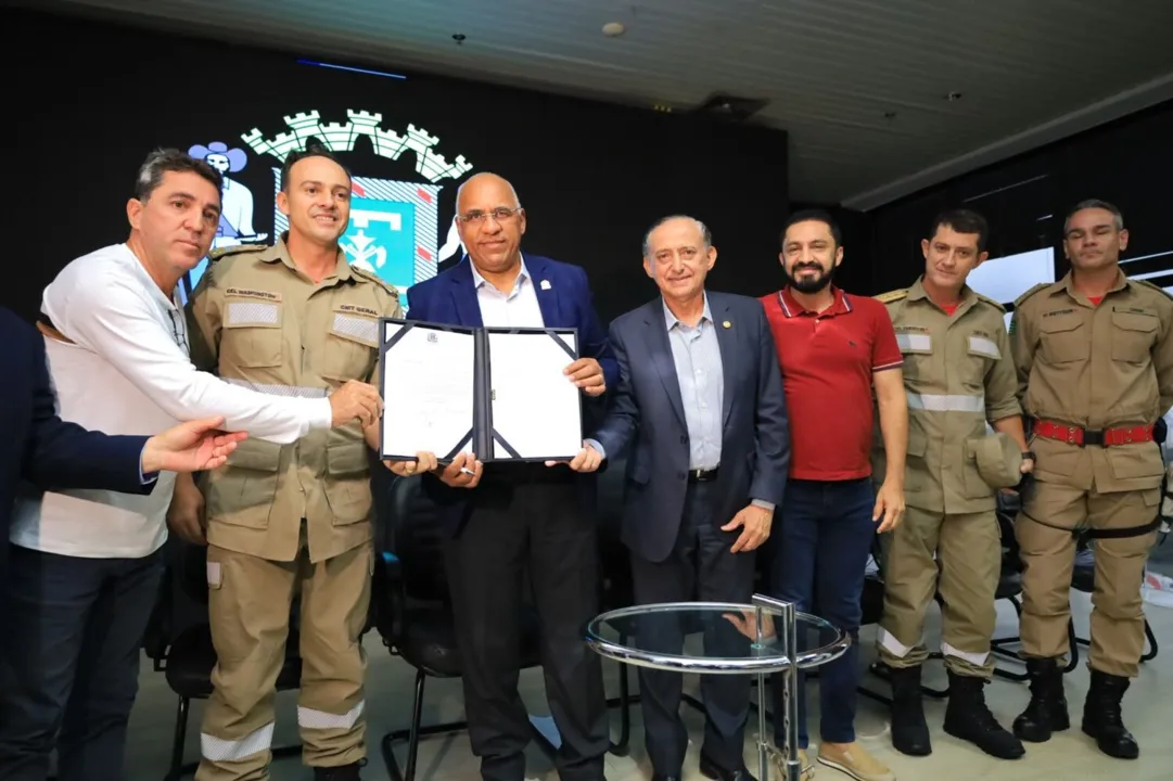 Prefeito Rogério sanciona projeto que sede área para construção de Centro de Treinamento do Corpo de Bombeiros