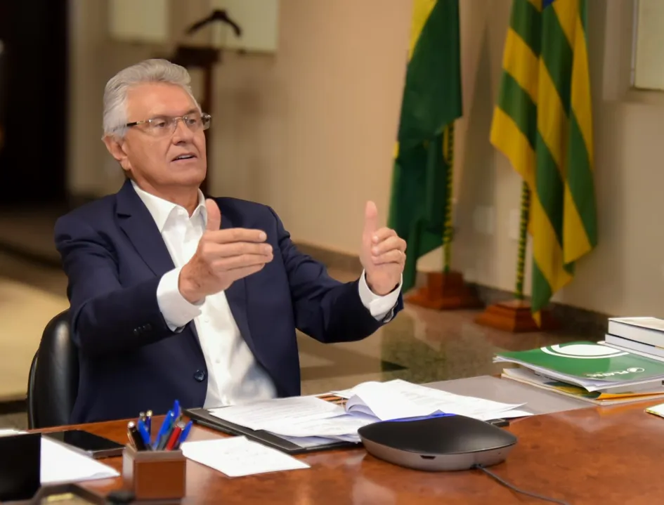 Ronaldo Caiado durante entrevista à Rádio Bandeirantes por videoconferência: “Estado Democrático de Direito deve dar ao cidadão autonomia, direito de ir e vir e respeito”