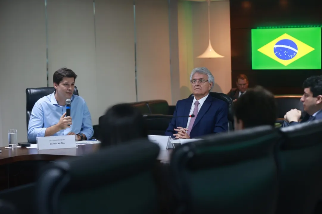 Governador Ronaldo Caiado em reunião com grupo de trabalho que avaliou propostas para modelo de revitalização do Serra Dourada