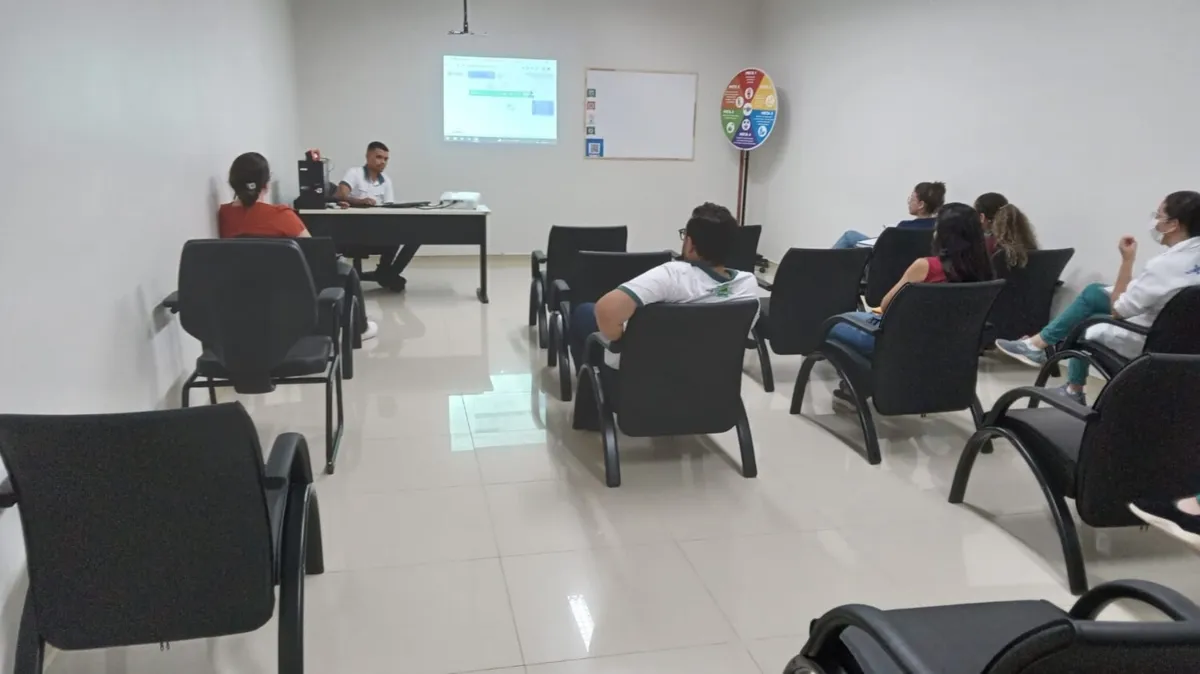 Imagem ilustrativa da imagem Líderes da Policlínica de Goianésia participam de treinamento sobre a intranet