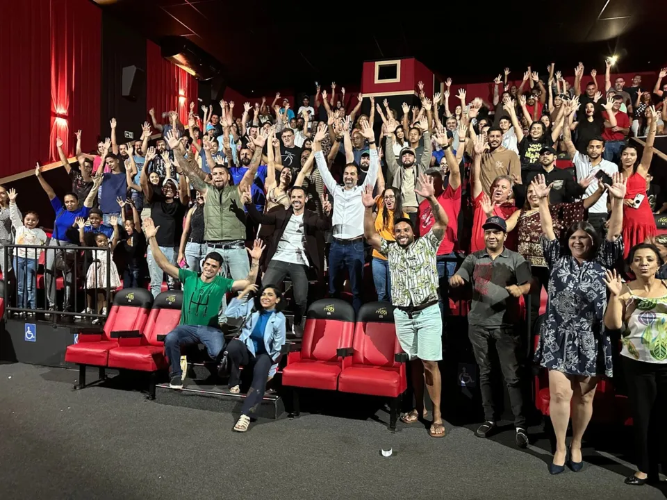 Sala do Cine Mobi, em Senadsor Canedo, em sua lotação máxima na exibição de "Inevitável"