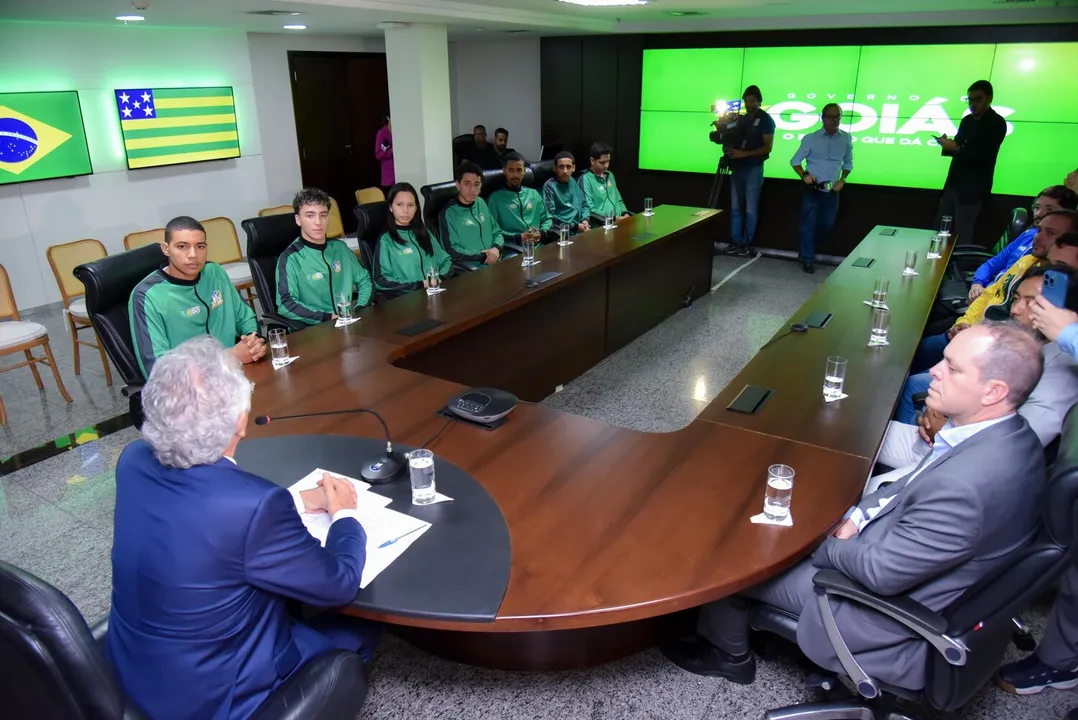 Governador Ronaldo Caiado em encontro com lutadores goianos: “Projetos permitem que nossos atletas treinem e se aperfeiçoem”
